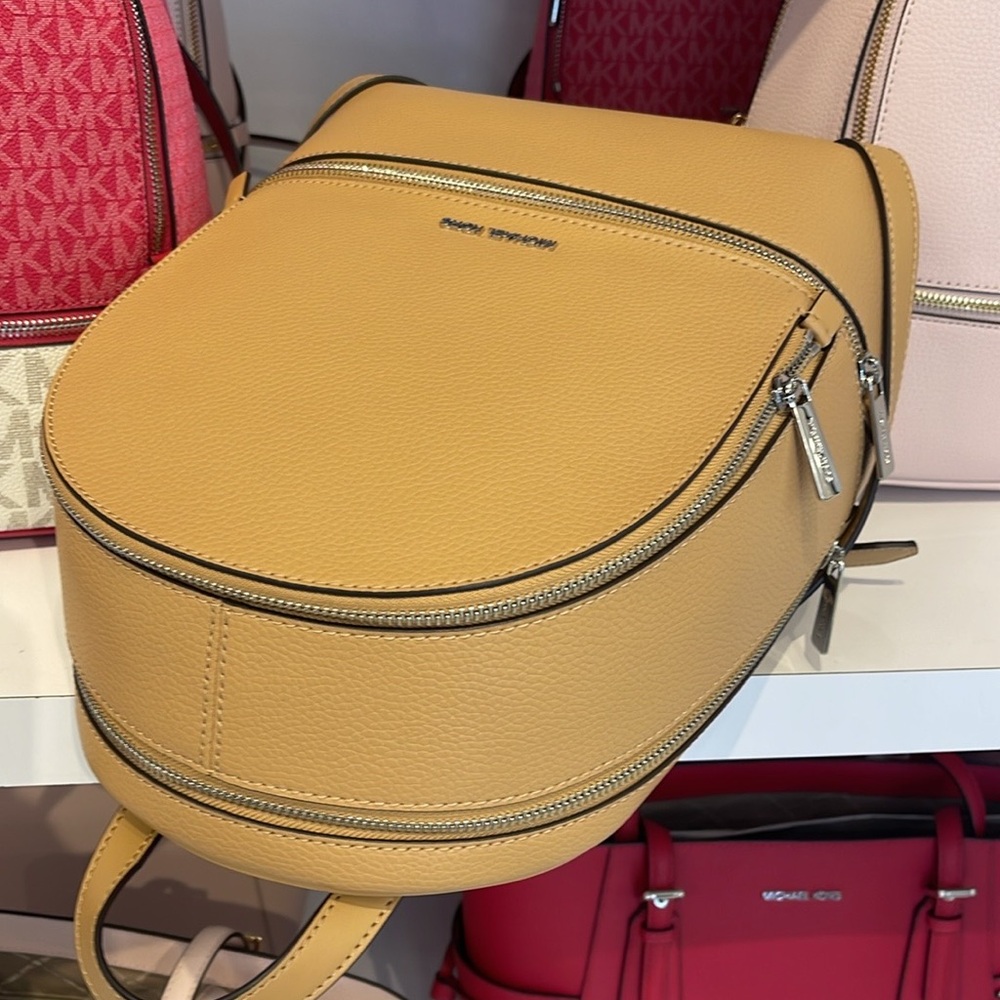 MICHAEL KORS Rhea Medium Pebbled Leather Zip Backpack
PEANUT
NWT MK - Picture 9 of 16